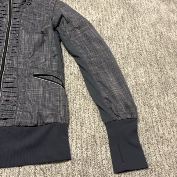 Lululemon Run Back on Track Jacket - Picture 3 of 7